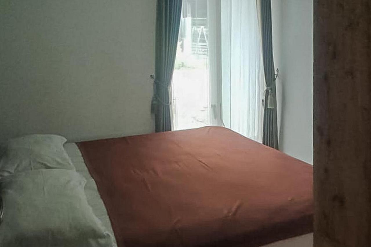 Syafa Homestay Syariah Mitra Reddoorz Tuban  Exterior foto