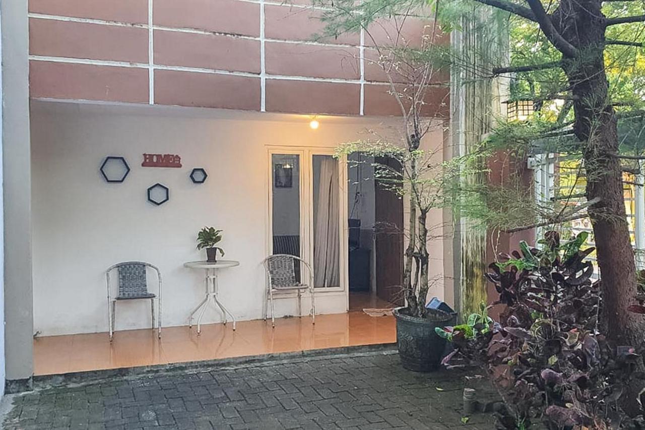 Syafa Homestay Syariah Mitra Reddoorz Tuban  Exterior foto